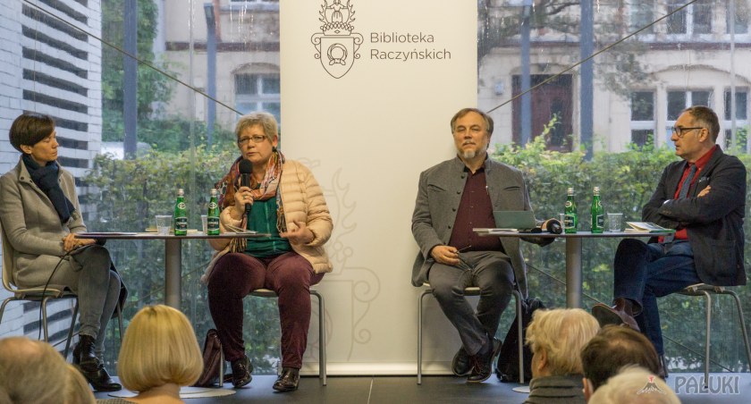 Na tarasie w Bibliotece Raczyńskich: Alicja Przybyszewska, Inga Grześczak, Radosław Kulicz-Kozaryn i Janusz Drzewucki, fot. Dominik Księski