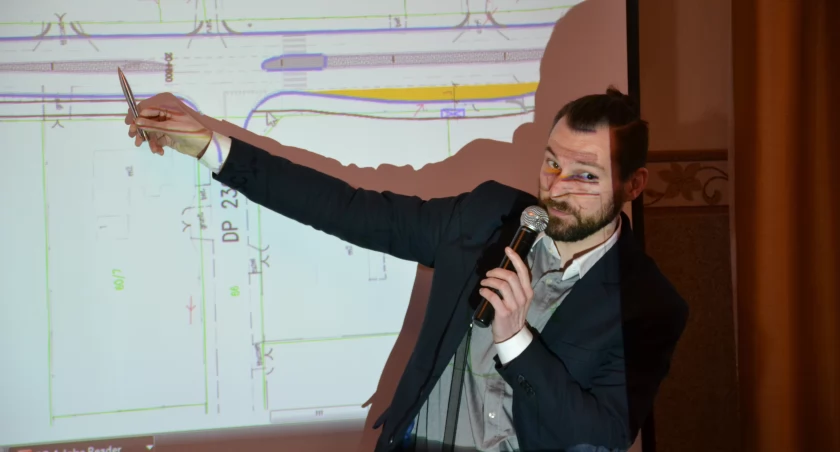 Marcin Studnicki z biura projektowego Znak odpowiadał na szczegółowe pytania mieszkańców fot. Magdalena Kruszka