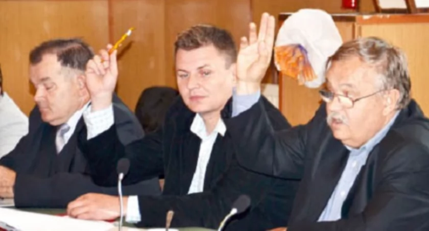 Mariusz Kazik i Wiesław Zajączkowski jako jedyni wstrzymali się od głosu podczas głosowania za udzieleniem wójtowi absolutorium fot. Magdalena Kruszka