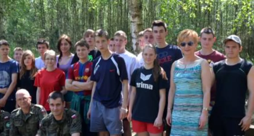 Uczestnicy sportowo-rekreacyjnego biwaku Trzymaj formę na strzelnicy w Laskach Wielkich. fot. Jacek Mielcarzewicz