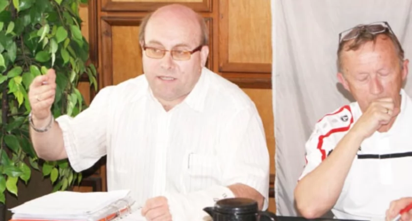Kierownik Zakładu Robót Publicznych w Gąsawie Leszek Kuchciński przekonywał, że jeśli cena wody nie zostanie podwyższona, to zakład nie będzie miał pieniędzy na modernizację sieci wodociągowej fot. Arkadiusz Majszak
