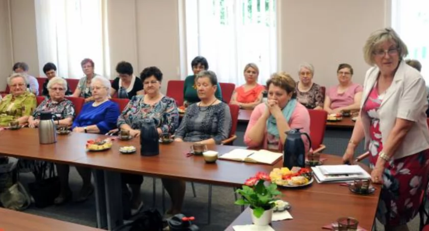 Dzień Matki w sali Urzędu Miejskiego w Szubinie fot. Piotr Bembenek