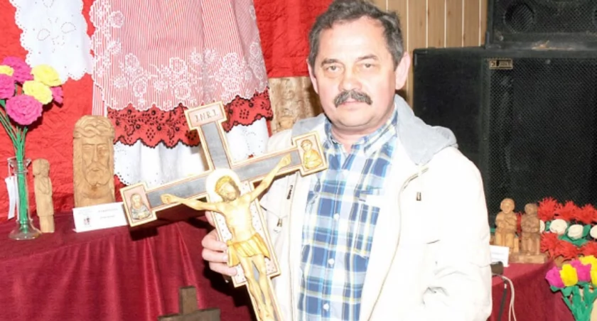 Krucyfiks był jedną z kilku rzeźb wyróżnionych nagrodą specjalną dla rzeźbiarza z Kcyni. Podziw budziła również przestrzenna rzeźba przedstawiająca ukamienowanie św. Szczepana. fot. Piotr Bembenek