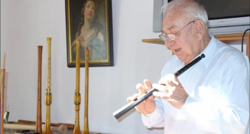 Gdy Profesor Kazimierz Piwkowski grał, zasłuchać się mogły nawet postacie na obrazach fot. Remigiusz Konieczka