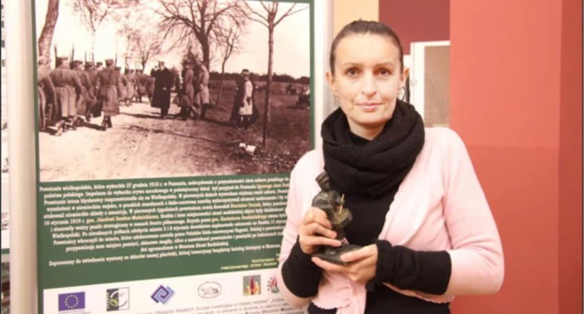 Kamila Czechowska z wyróżnieniem w postaci statuetki dobosza  fot. Remigiusz Konieczka