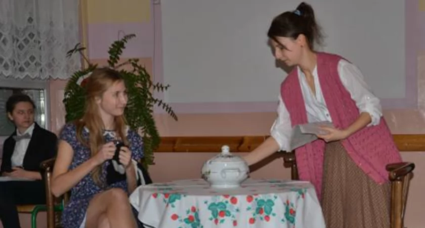 Aktorzy mieli na sobie stroje z epoki oraz korzystali z mebli z początku XX wieku fot. Magdalena Kruszka