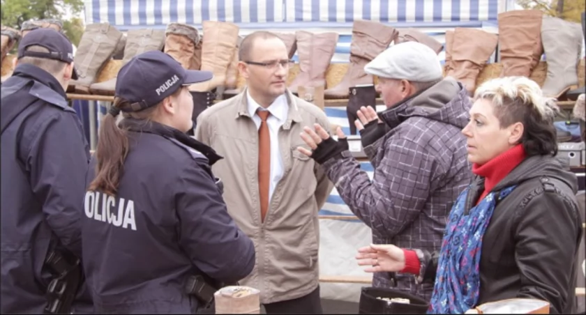 Wiesław Stepczyński z szubińskiego Urzędu wysłuchał, co mają do powiedzenie handlowcy  fot. Remigiusz Konieczka