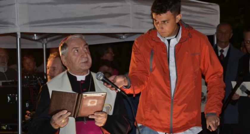 Pomnik Serca Jezusowego poświęcił Prymas Polski arcybiskup Józef Kowalczyk fot. Magdalena Kruszka