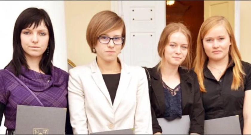 Najlepsze maturzystki szkół powiatu żnińskiego fot. Magdalena Kruszka