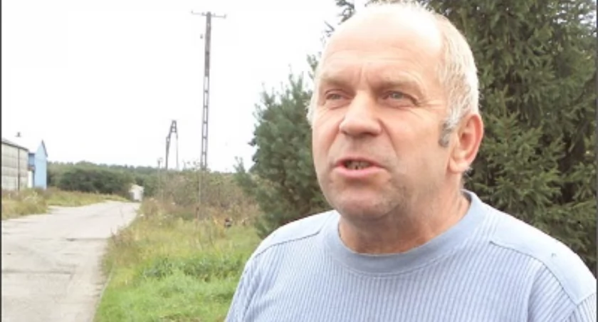 Henryk Orlikowski uważa, że konieczność spłaty kredytu za nowe kotłownie spadnie na lokatorów. W efekcie oni też się zadłużą i mogą stracić swe mieszkania. Dlatego on od początku nie godził się na rozwiązanie proponowane przez nowego zarządcę i jako jedyny we wspólnocie zainstalował w swym mieszkaniu indywidualne ogrzewanie gazowe.  fot. Karol Gapiński