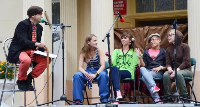 Marcin Gąsiorowski, Milena Kurdelska, Dominika Kowalska, Jakub Modliński i Natalia Szweda (od lewej) - grupa teatralno-kabaretowa Szplin fot. Anna Duda-Nowicka