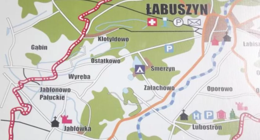 Mapa gminy Łabiszyn na tablicy umieszczonej na rynku z błędnie zapisanymi nazwami miejscowości fot. Bartosz Woźniak