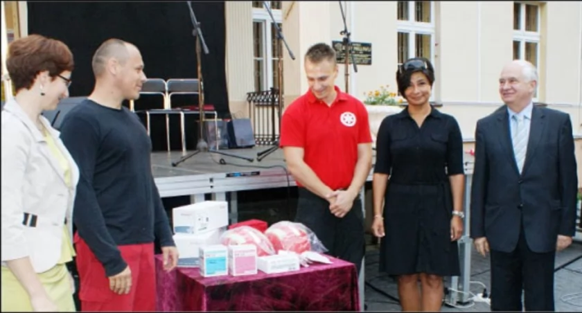 Przekazanie sprzętu medycznego kcyńskim ratownikom  fot. Anna Duda-Nowicka