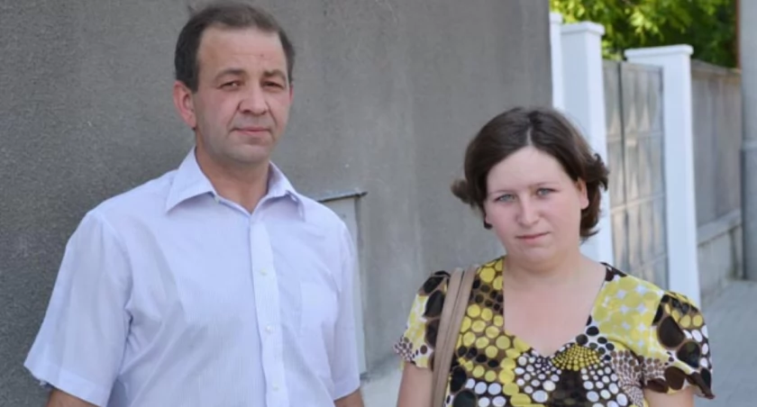 Barbara i Paweł Góreccy podkreślają, że sytuacja z wydawaniem kapoków ich zdenerwowała, bo byli razem z dzieckiem. Nie chcieli dziewczynki narażać na udział w nieprzyjemnych sytuacjach, a czują, że zostali do tego zmuszeni. fot. Magdalena Kruszka