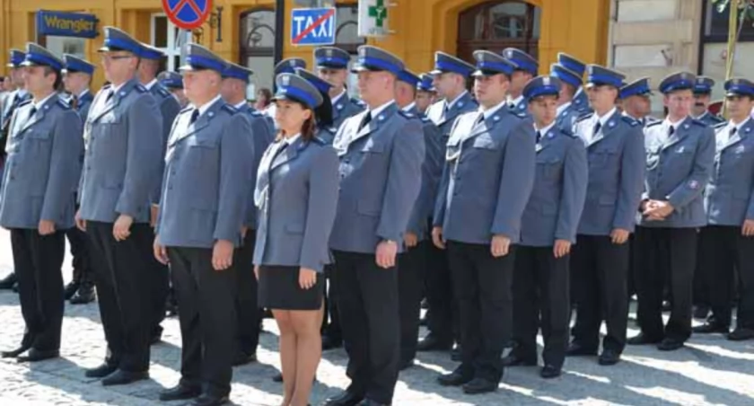 Tegoroczne Święto Policji dla wielu policjantów z powiatu żnińskiego było szczególne ze względu na przyznawane awanse fot. Magdalena Kruszka