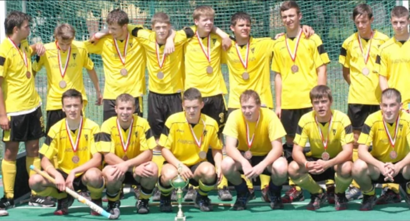 Zdobywcy trzeciego miejsca w Polsce juniorzy starsi LKS Gąsawa fot. Jacek Mielcarzewicz