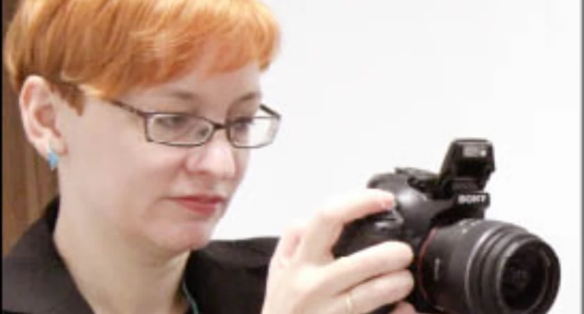 Podczas jubileuszu 10-lecia stołówki św. Faustyny w Szubinie zdjęcia i filmy robiła sekretarz gminy Renata Kabulla fot. Remigiusz Konieczka