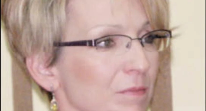 Alicja Głowska to reprezentantka Janowca w zarządzie powiatowym Izby Rolniczej. Uważa, że program budowy targowisk tylko w teorii ma być skierowany dla rolników chętnych do sprzedaży bezpośredniej swych produktów, bo w praktyce te targowiska według niej będą służyły przede wszystkim do prowadzenia handlu chińską odzieżą. fot. Karol Gapiński
