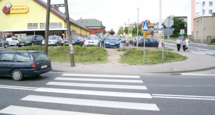 Ludzie i tak tędy chodzą, więc ułatwienie im zejścia jest celowe, poprawiłoby też estetykę okolicy fot. Arkadiusz Majszak