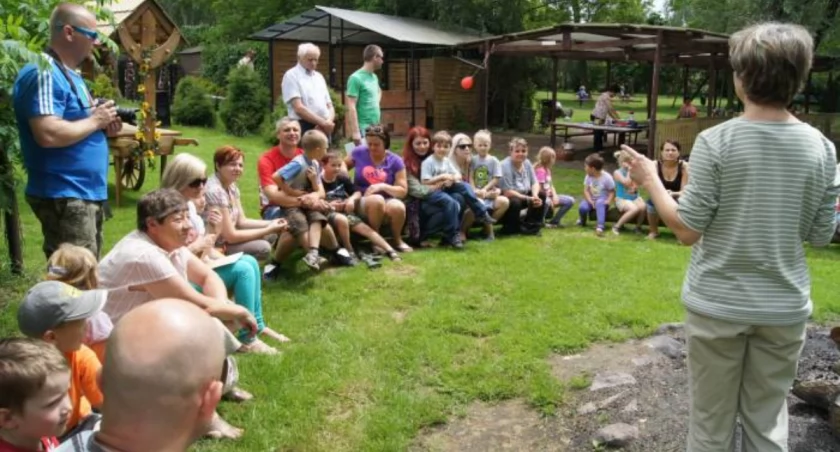 Na pikniku w Skarbienicach bawiły się dzieci z oddziału zerowego 0e wraz z rodzicami i rodzeństwem fot. Barbara Filipiak
