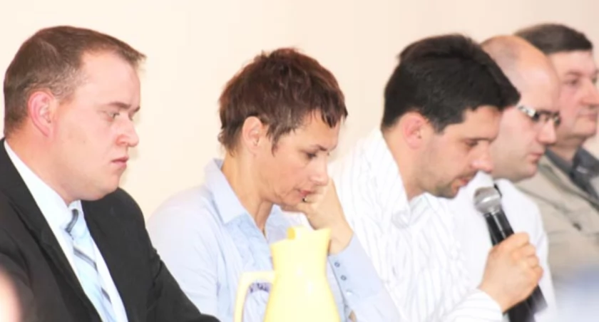 Bartosz Bembnista zapewniał, że na szczegółowe pytania co do dalszej działalności przyjdzie jeszcze czas, część radnych była innego zdania fot. Sylwia Wysocka