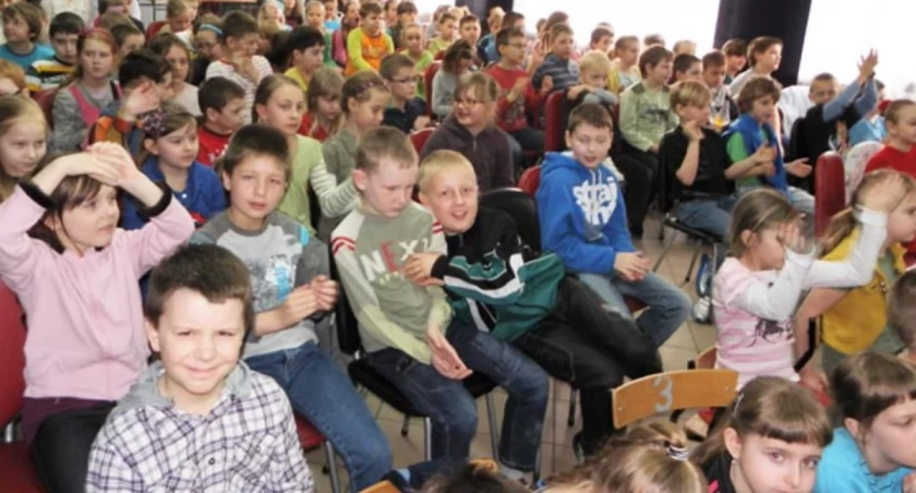 W SP nr 2 im. Jana Brzechwy w Barcinie obchodzono pierwszy dzień wiosny fot. Karol Gapiński