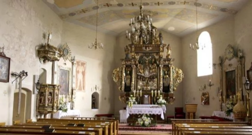 Wnętrze kościoła w Żernikach fot. Mikołaj Potocki