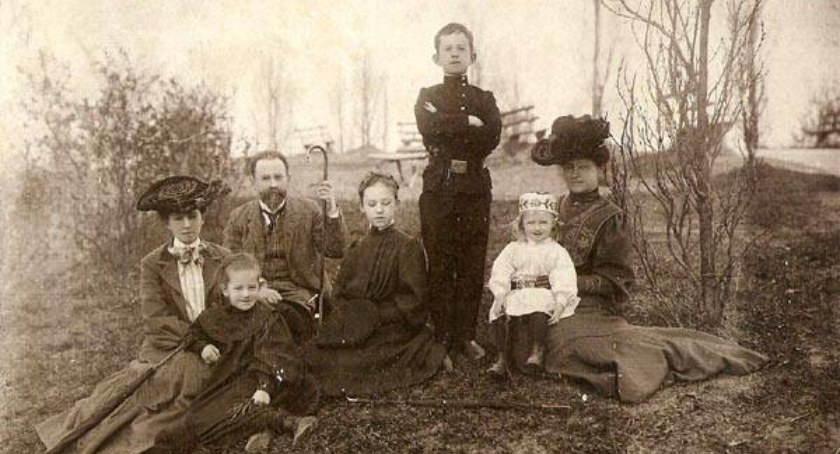 Wilno 1900 rok. Od lewej: Helena i Konrad Niedziałkowscy (rodzice Wandy), siostra Halina, Wanda, brat Mieczysław i Jerzy fot. z archiwum Rodziny Dobaczewskich