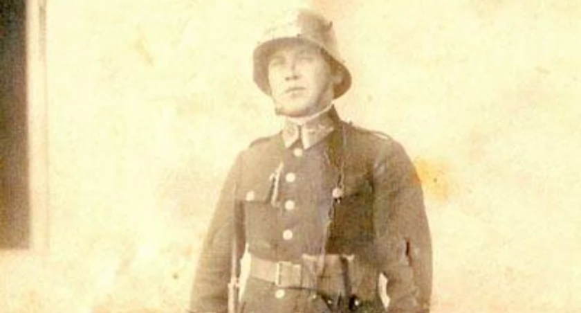 Franciszek Poczekaj w umundurowaniu bojowym Policji Państwowej w 1931 roku fot. ze zbiorów rodziny Franciszka Poczekaja