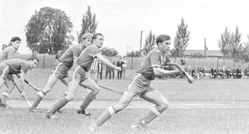 Fragment meczu z 1966 roku, obrona rogowian krótkiego rogu fot. archiwum autora