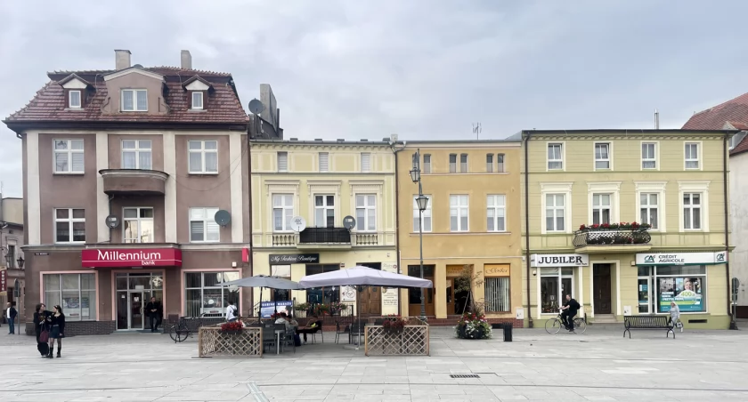 Druga kamienica od lewej to dom Sykstusa Flanca, który uratował Edmunda Śliwińskiego, fot. Dominik Księski