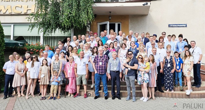 Wspólne zdjęcie rodzin Śramów i Konieczków fot. Remigiusz Konieczka
