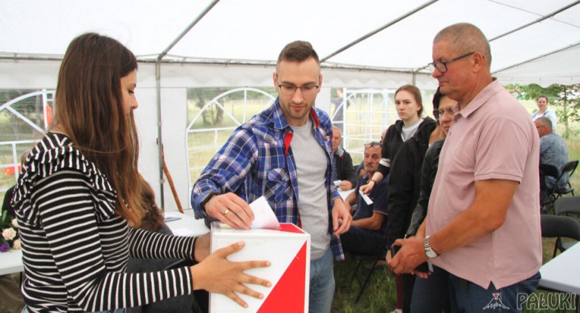 Ubiegłoroczne wybory sołeckie w Szkocji odbyły się pod namiotem, a nie jak w większości sołectw w świetlicy lub szkole fot. Remigiusz Konieczka