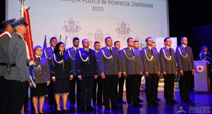 Awanse otrzymało ponad 20 funkcjonariuszy KPP w Żninie fot. Karol Gapiński