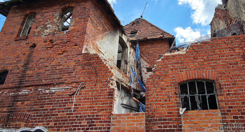 W tym tygodniu strażacy zostali wezwani do powalonej ściany pustostanu fot. Piotr Bembenek