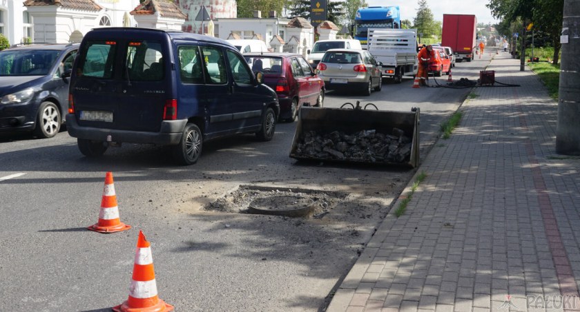Prace na ul. Klemensa Janickiego rozpoczęły się 8 sierpnia rano. Przejazd tą ulicą ze względu na trwające roboty jest nieco dłuższym, niż zwykle. fot. Karol Gapiński