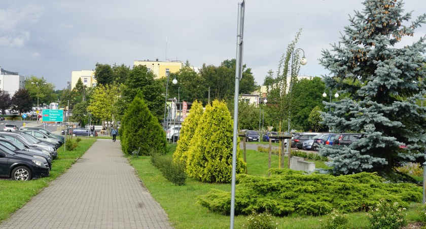 Także tu - na parkingu w żnińskich plantach - można zawierać operacje bankowe