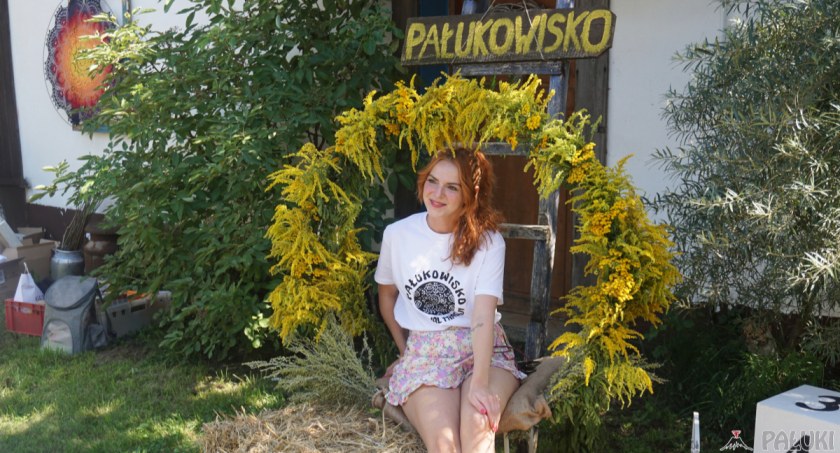 Pałukowisko to wydarzenie, które przyciągnęło do Studzienek całe rodziny. O niezwykłej atmosferze tego miejsca przypominać będą pamiątkowe zdjęcia. fot. Justyna Kulpińska
