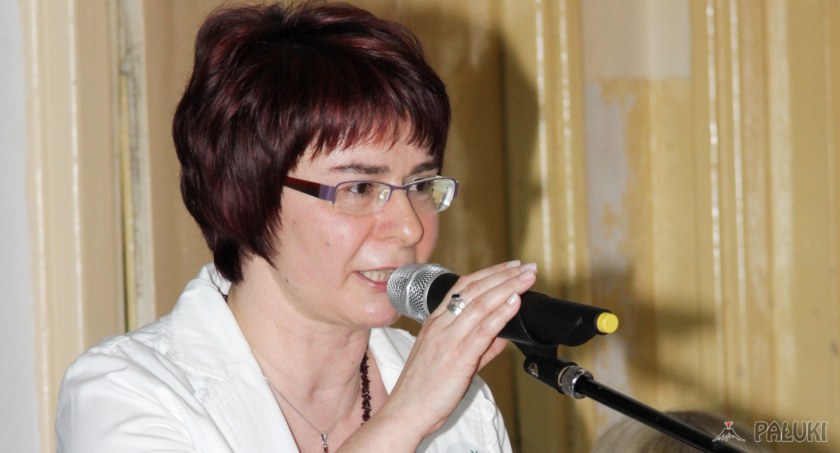 Gabriela Rojek podczas wystąpienia w trakcie obchodów jubileuszu 50-lecia szubińskiej 