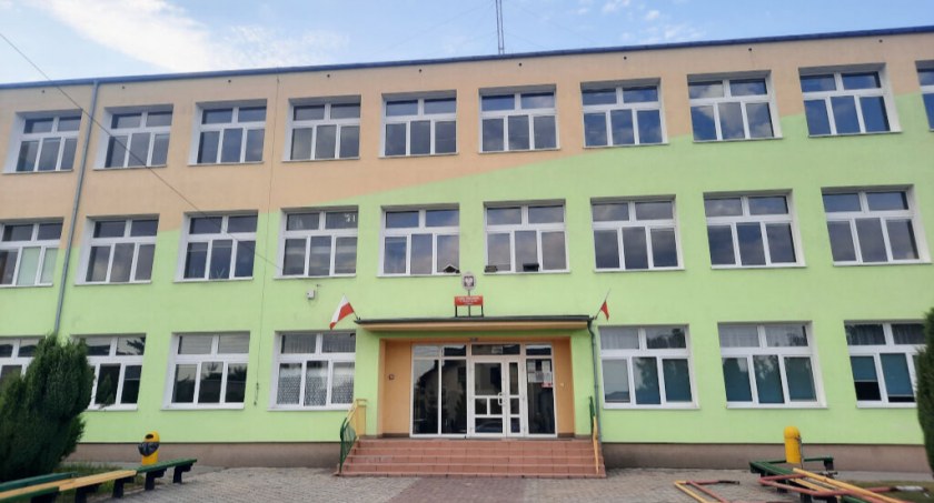 Szkoła Podstawowa im. Mikołaja Kopernika w Rogowie fot. Justyna Kulpińska