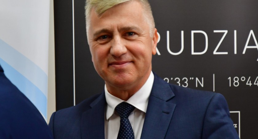 Od 1 października nowym prezesem Pałuckiego Centrum Zdrowia będzie Maciej Hoppe, wcześniej był dyrektorem szpitala w Grudziądzu, prokurentem i dyrektorem ekonoimiczno-finansowym w spółce Vita Laboratoria Medyczne, a przedtem przez 20 lat, dyrektorem ekonomicznym i głównym księgowym Szpitalu Wojskowym w Bydgoszczy. fot. portal Grudziądz365.pl
