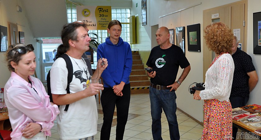 Otwarcie nowej wystawy grupy Flesz pt.”Pół na Pół” fot. Piotr Bembenek