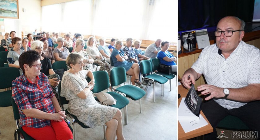 Uczestnicy spotkania autorskiego mogli nabyć książki Wojciecha Burdelka fot. Justyna Kulpińska