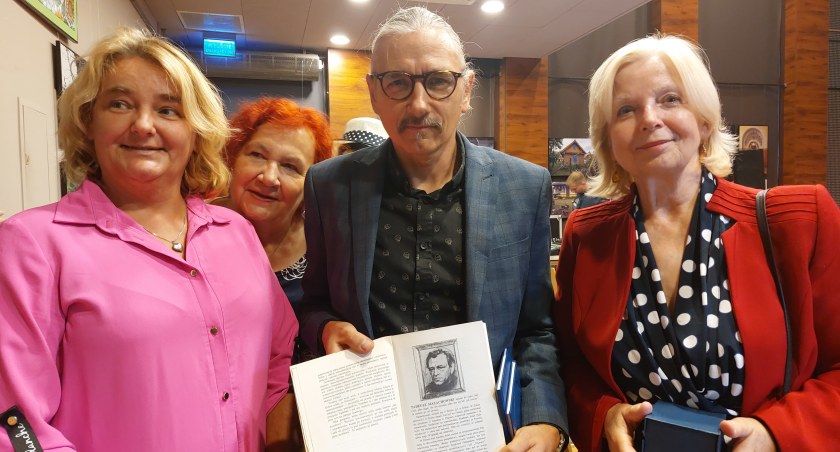 Na zdjęciu od lewej Elżbieta Kamińska-Zielińska, córka Jerzego Sulimy-Kamińskiego, Łukasz Małachowski - syn Tadeusza i dziennikarka Urszula Guźlecka fot. Monika Andruszkiewicz