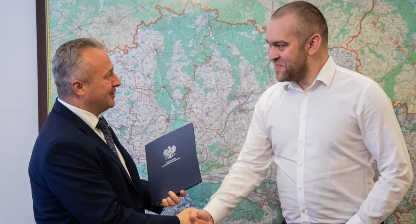 4 października Wojciech Niemczyk otrzymał powołanie z rąk wojewody kujawsko-pomorskiego Mikołaja Bogdanowicza fot. Kujawsko-Pomorski Urząd Wojewódzki w Bydgoszczy