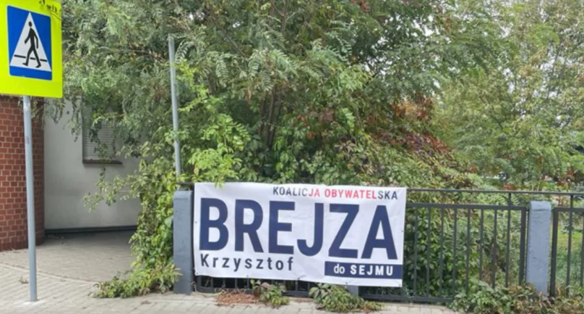 To, co na plakacie i znaku drogowym - okazało się prawdą. Przeszedł. fot. Dominik Księski 