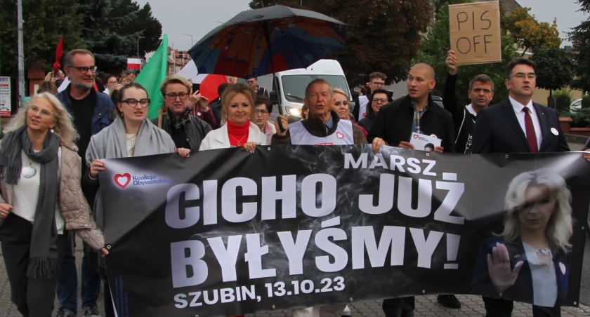 Iwona Kozłowska uzyskała drugi wynik w gminie Szubin. Na zdjęciu podczas demonstracji w Szubinie 13 października. fot. Remigiusz Konieczka