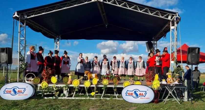 Zespół Pałuki reprezentuje region Pałuk podczas Barw i Folkloru Polskiego fot. Iwona Hernet, Zespół Pałuki
