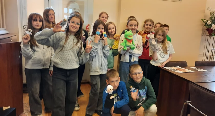 Członkowie kółka teatralnego działającego przy Szkole Podstawowej im. Jana Czochralskiego w Kcyni fot. Ewa Hałas