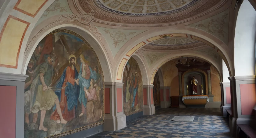 Unikalna w skali regionu droga krzyżowa - kcyńska Kalwaria po renowacji, fot. Ewa Hałas